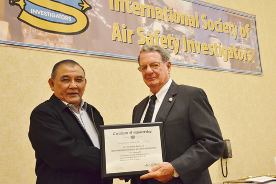 President Frank Del Gandio presents corporate membership plaque to Tatang Kurniadi.